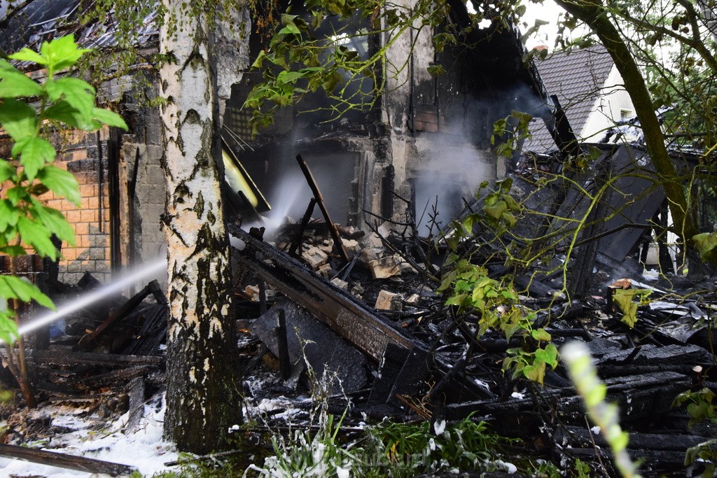 Grossfeuer Einfamilienhaus Siegburg Muehlengrabenstr P0797.JPG - Miklos Laubert